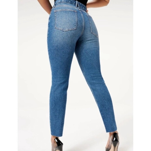 Good American Blue Ankle & Cropped Jeans - Picture 2 of 11